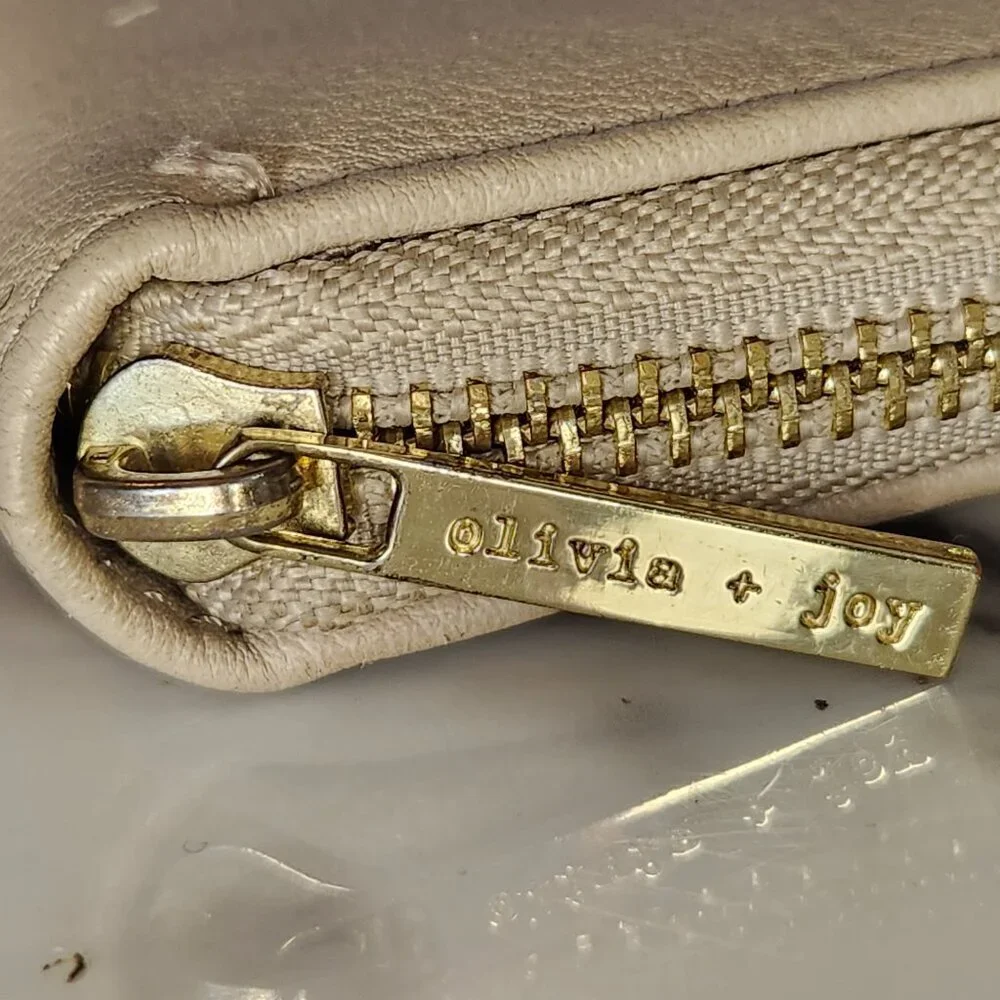 OLIVIA + JOY NEW YORK WOMENS CREAM COLOR WALLET - Picture 13 of 15